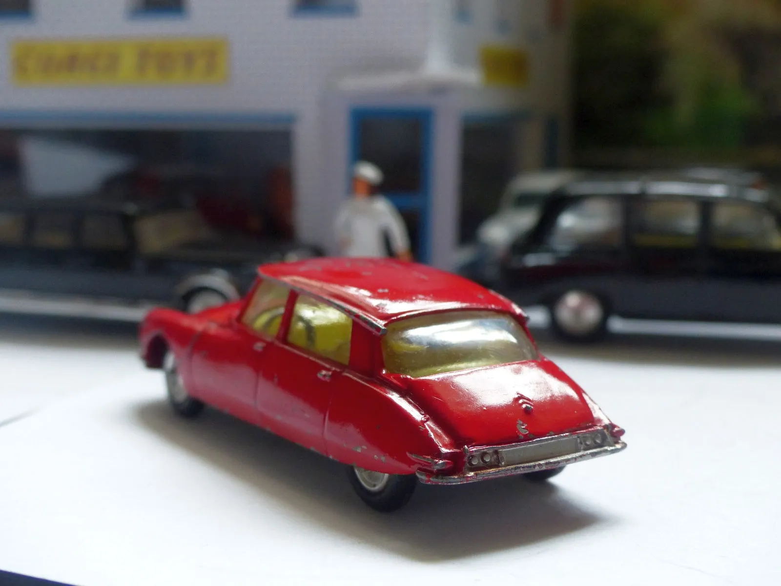 210S Citroen DS19 with cast fog lamps (4)